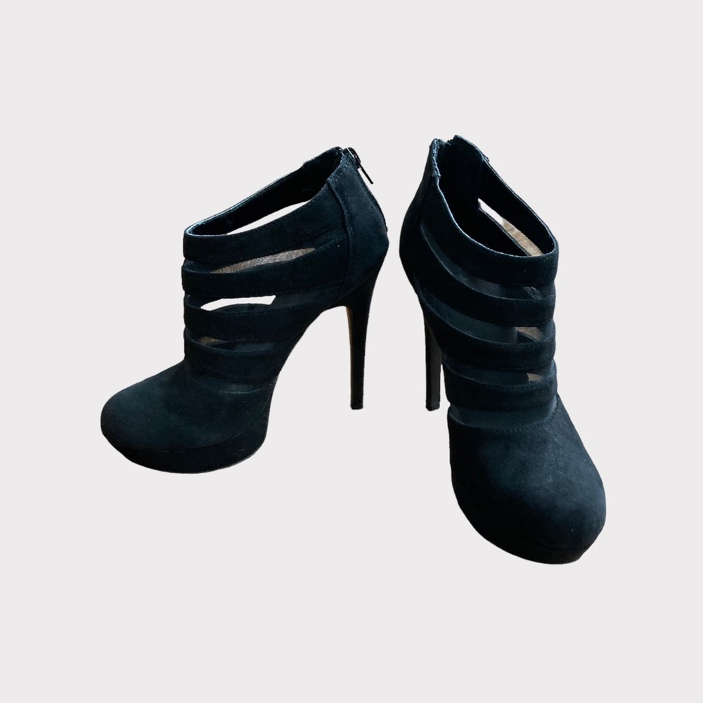 Jessica Simpson 6 1/2 platform pumps black